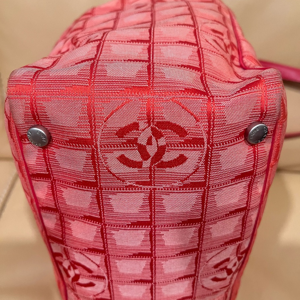CHANEL Travel Line Tote Bag Nylon Red CC - Picture 7 of 16